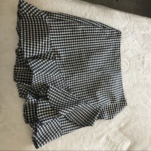 Gingham skirt w ruffle detail
